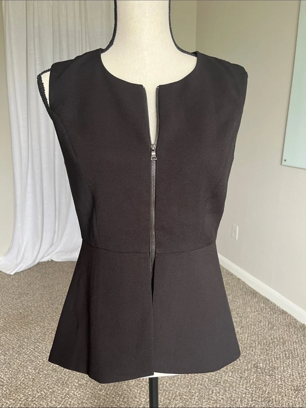Carmen Marc Valvo Black Peplum Blouse Sleeveless Zip Front Career Top Small - Picture 5 of 6